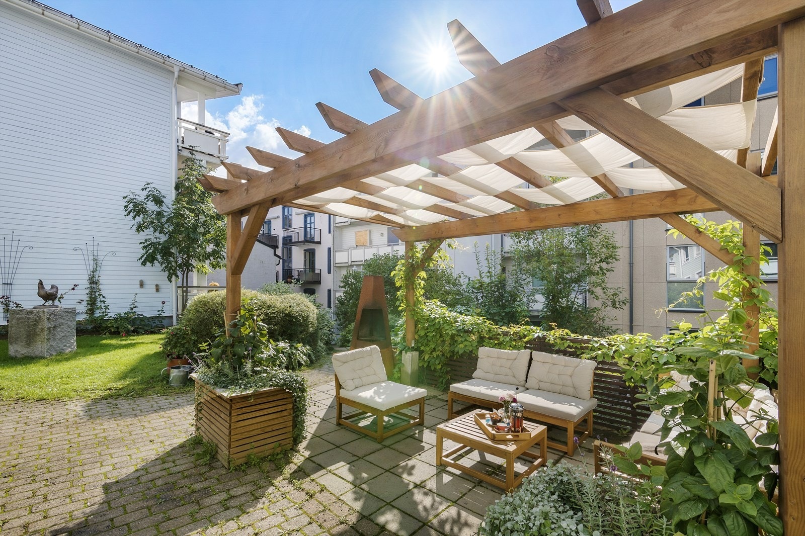 Det er mange hyggelige og inkluderende mennesker som bor i borettslaget, og som gjerne slår av en prat når man møtes i bakgården på fine sommerdager. Galleribilde