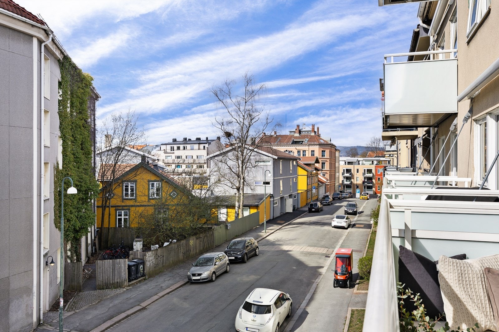 Hyggelig utsyn over nærområdet. Her bor du innerst i en rolig blindvei. Galleribilde