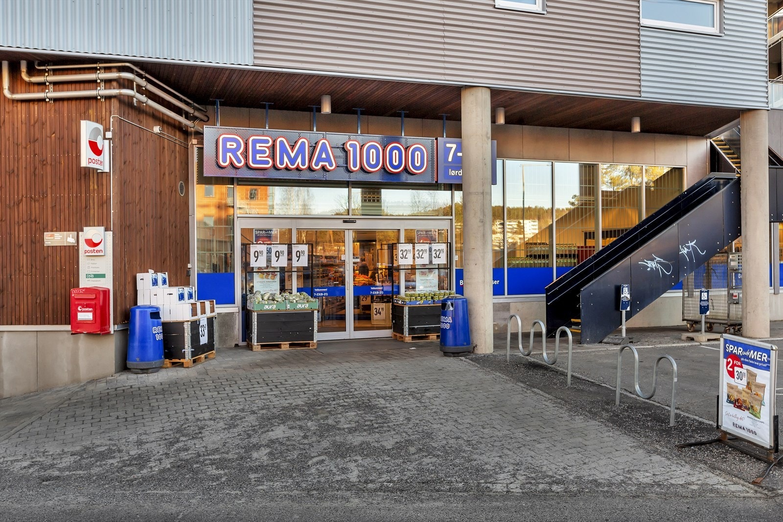 Rema 1000 ligger i umiddelbar nærhet til leiligheten Galleribilde