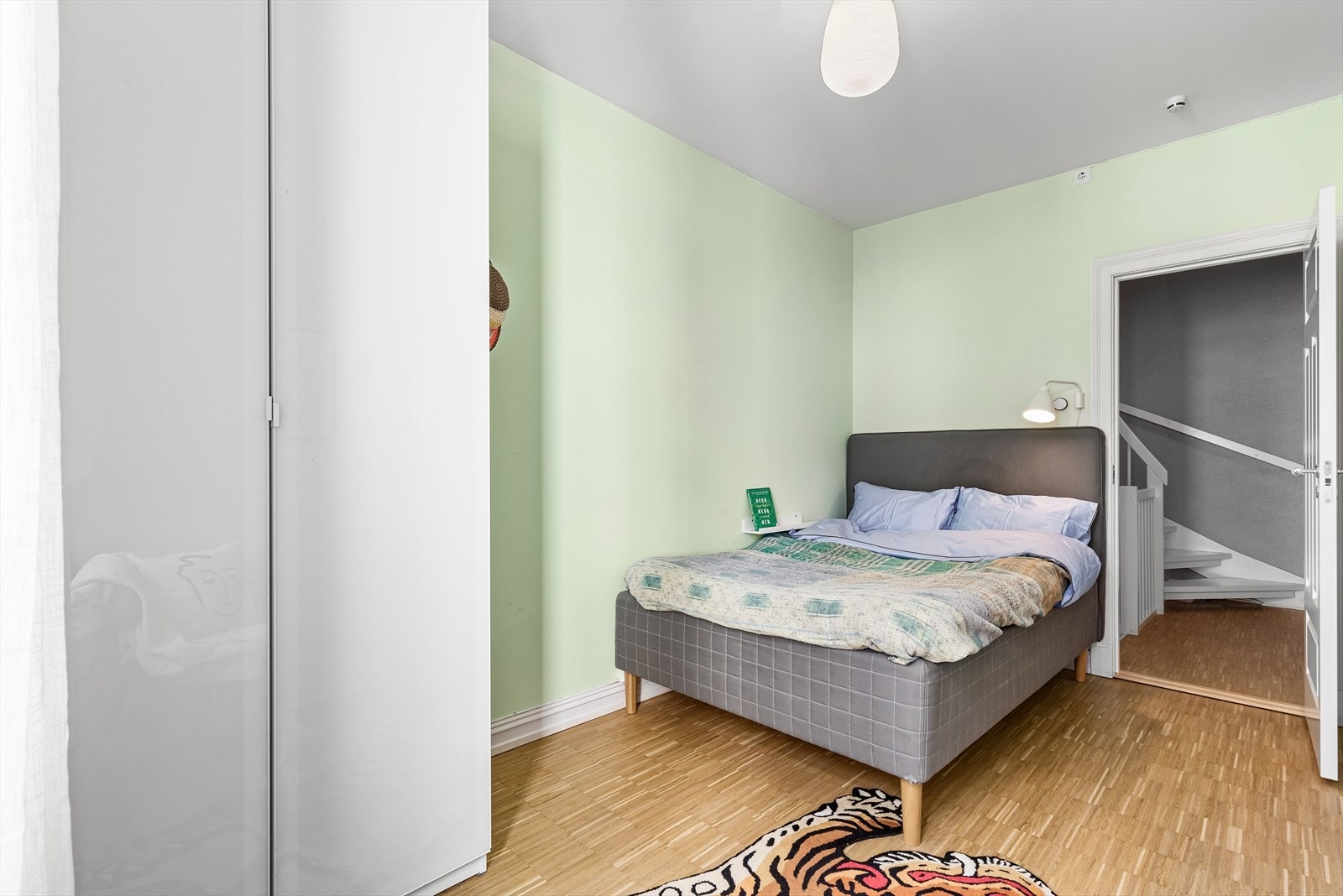 Også dette rommet har plass til dobbeltseng (140 cm avbildet). Galleribilde