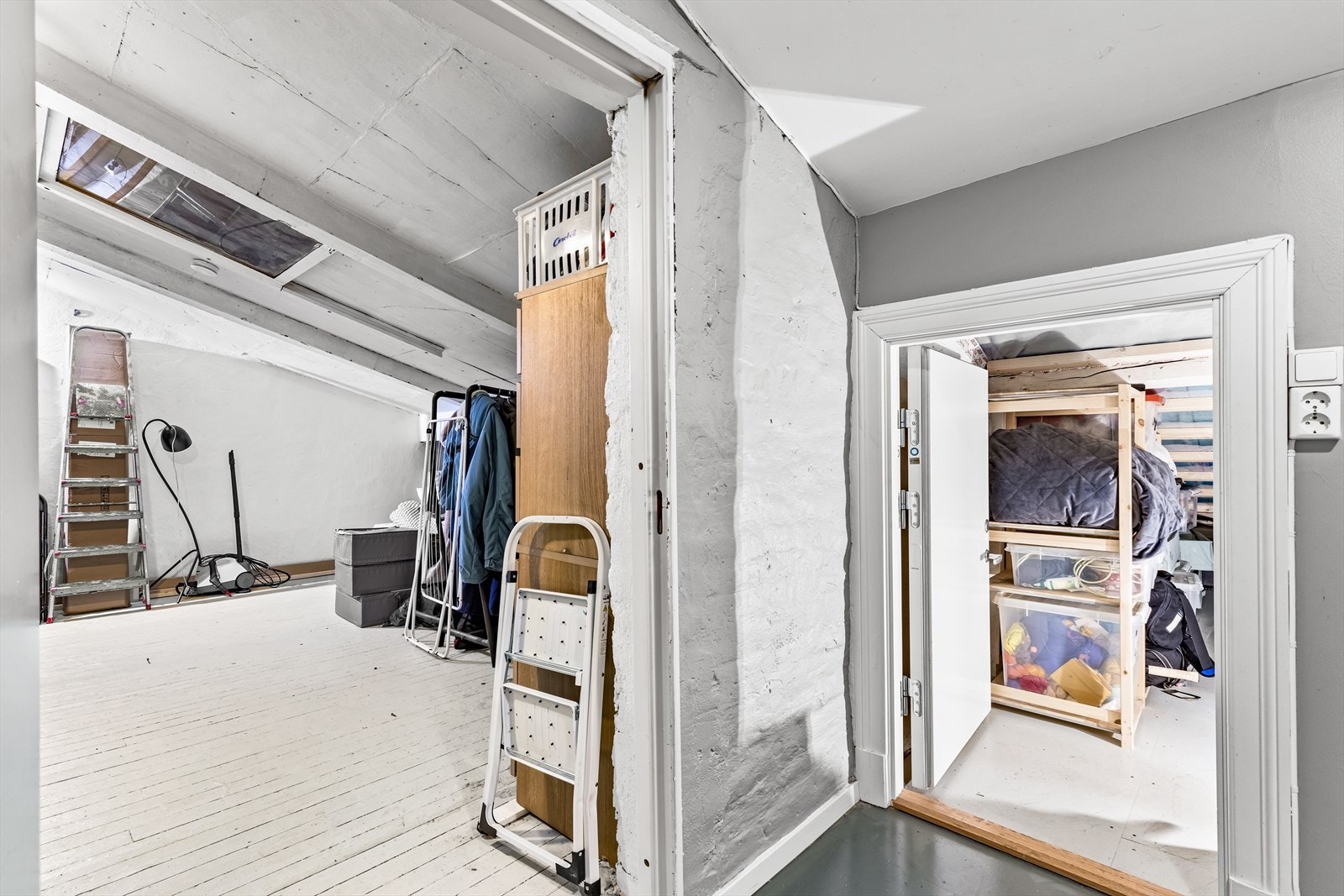 I 3. etasje/loftet ligger to store boder. Etasjen er på 53 m² gulvareal hvorav 25 m² har måleverdig takhøyde (deler av bodene har lavere takhøyde). Galleribilde