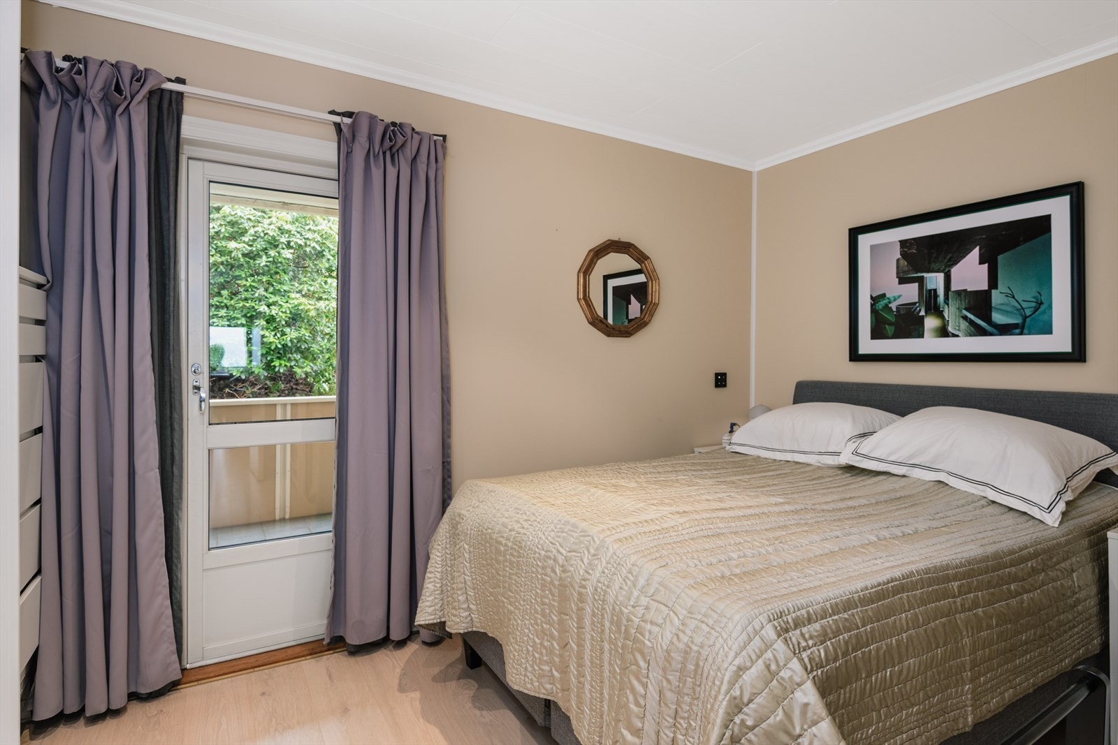 Soverom #1 har utgang til balkong. Galleribilde