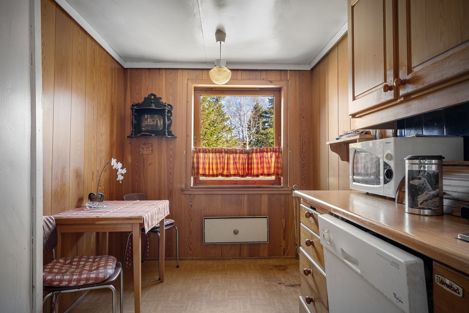 På kjøkkenet er det plass til frokostbord Galleribilde