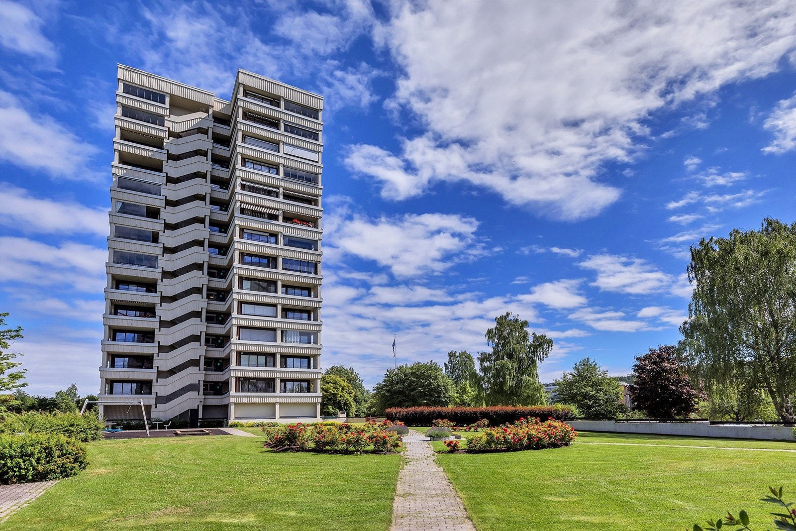 Flott grønt uteområde. Galleribilde