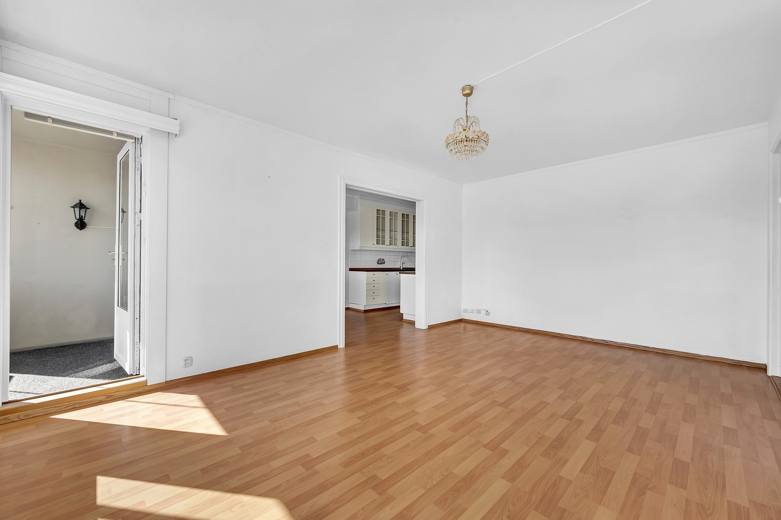 I stuen er det også en god plass til å innrede med et romslig spisebord. Galleribilde