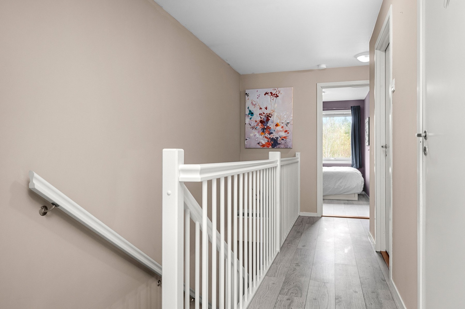 Opp trappen finner man boligens 3 soverom samt bad og bod. Galleribilde