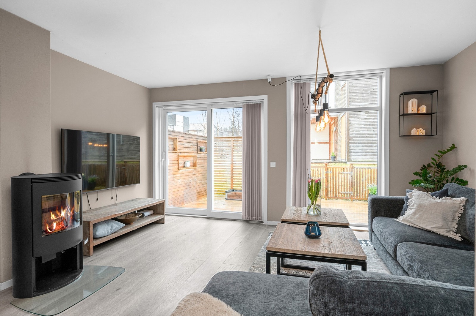 Effektiv vedovn sørger for god innetemperatur på vinteren. Galleribilde