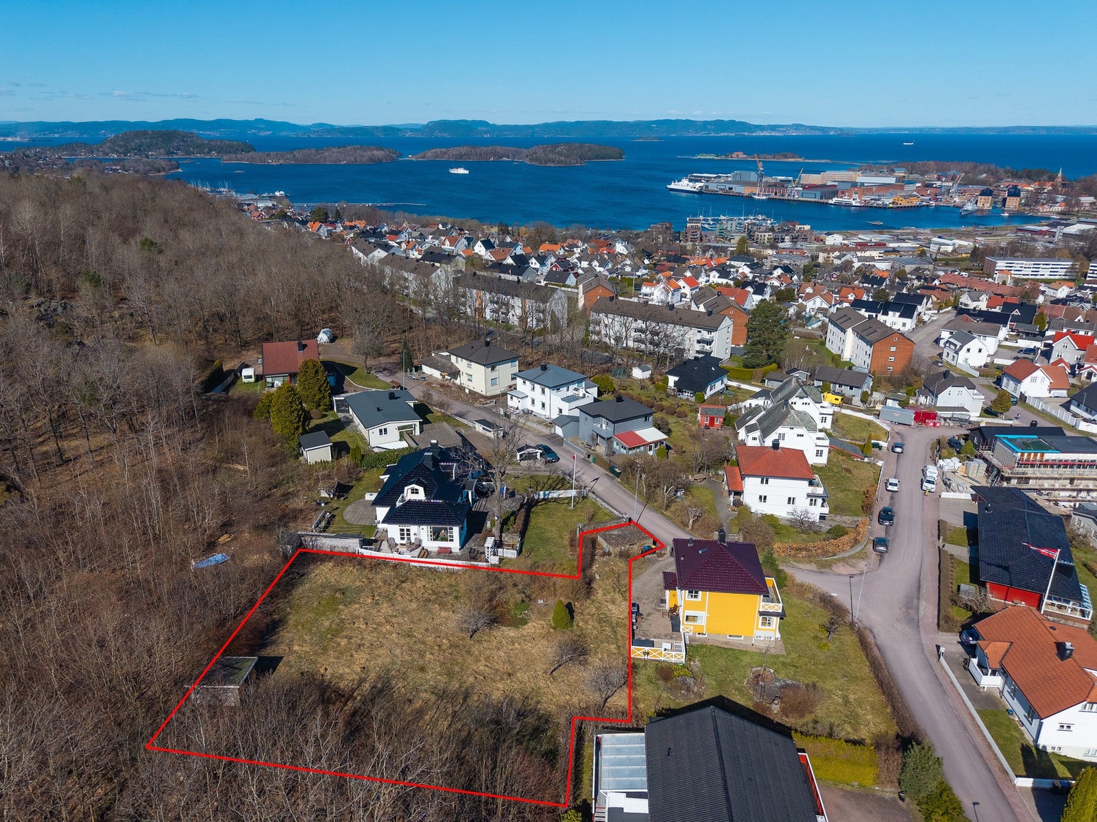 Byggeklar selveiertomt på hjørnet av Otto Engergate og Seljestien - NB! Den røde streken er "omtrentlig" plassert. Foto: Kristian T. Bollæren Galleribilde