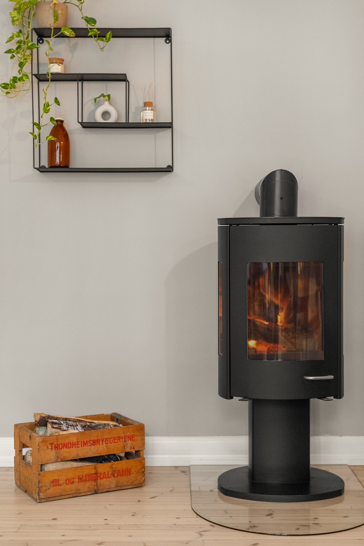 Lekker peis som gir god varme på ekstra kalde vinterdager. Galleribilde