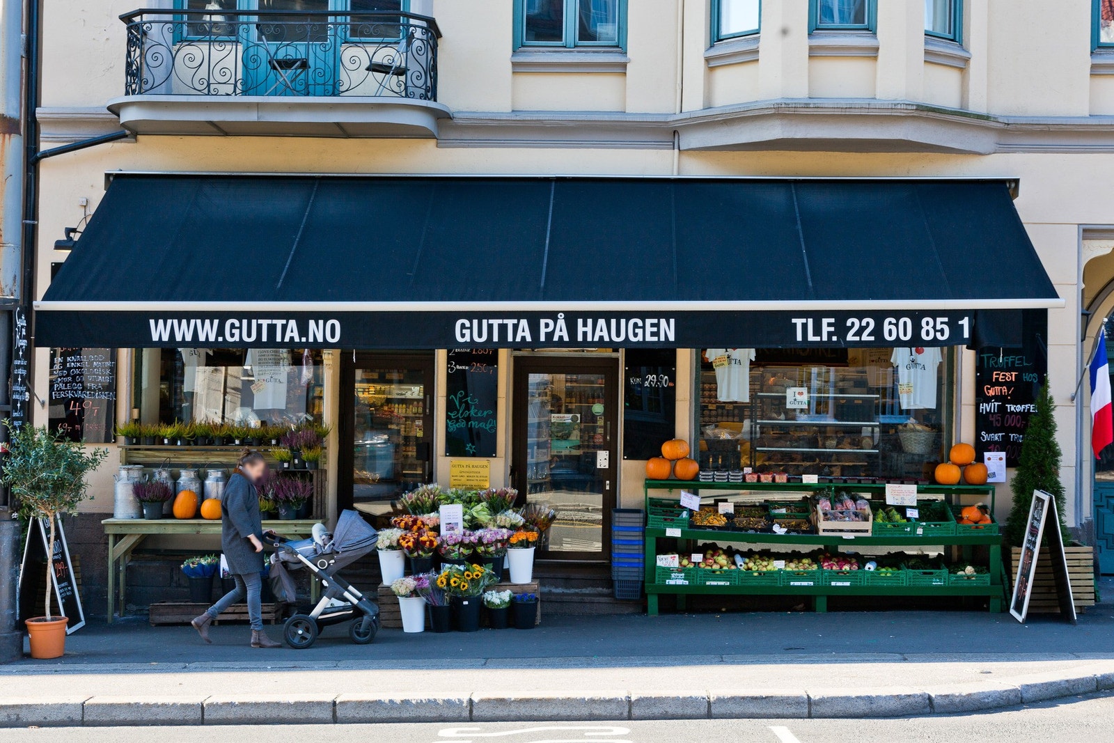 En kort spasertur unna leiligheten ligger spesialbutikken Gutta på Haugen. Galleribilde