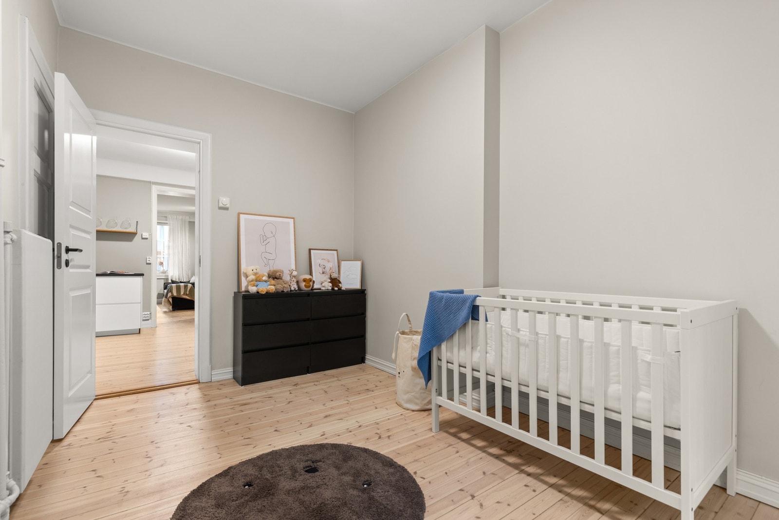 Soverom 2 av god størrelse, ypperlig som gjesterom/kontor/barnerom. Galleribilde