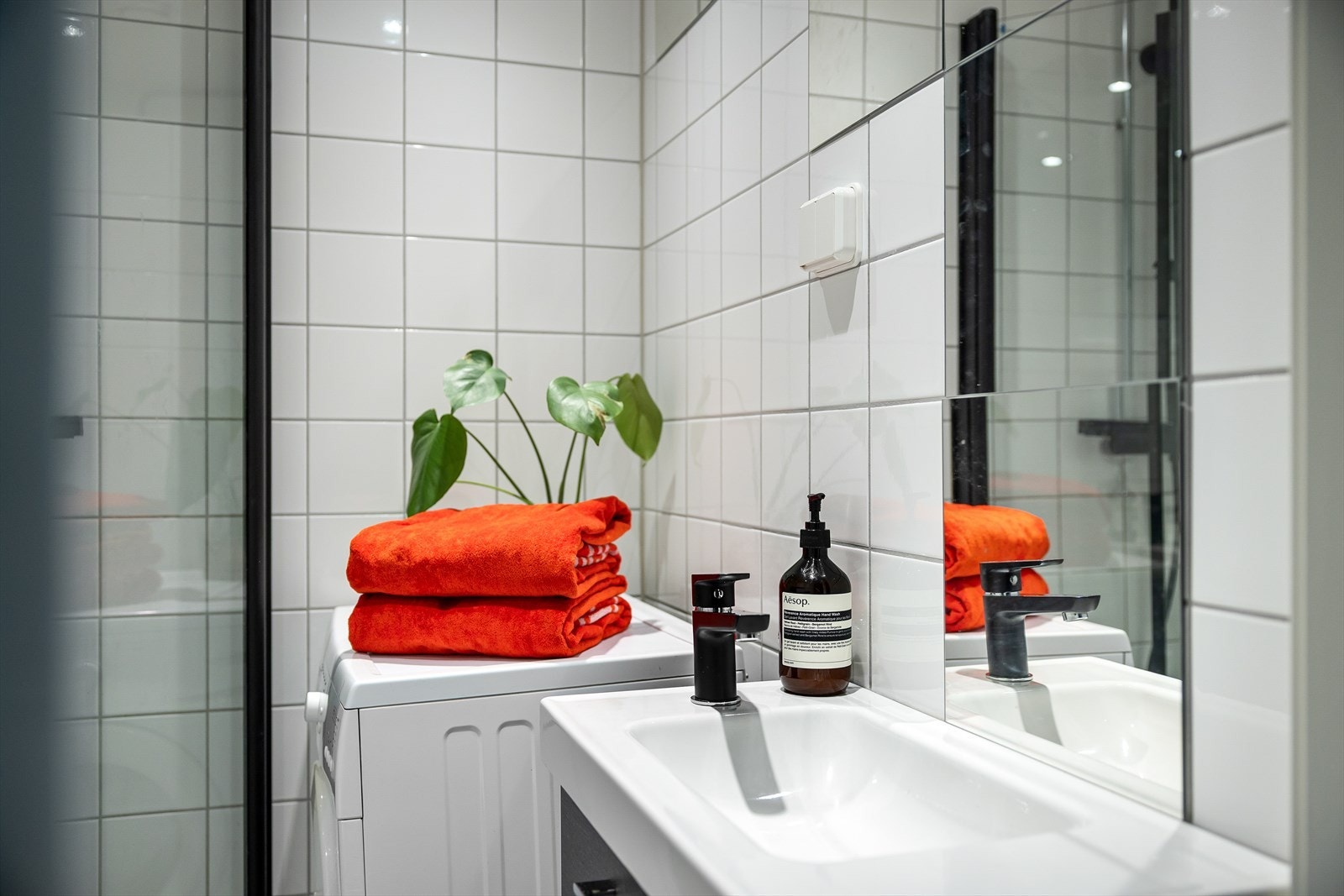 I 2020 ble badet oppgradert med nytt dusjarmatur, blandebatteri, servantinnredning og downlights. Galleribilde