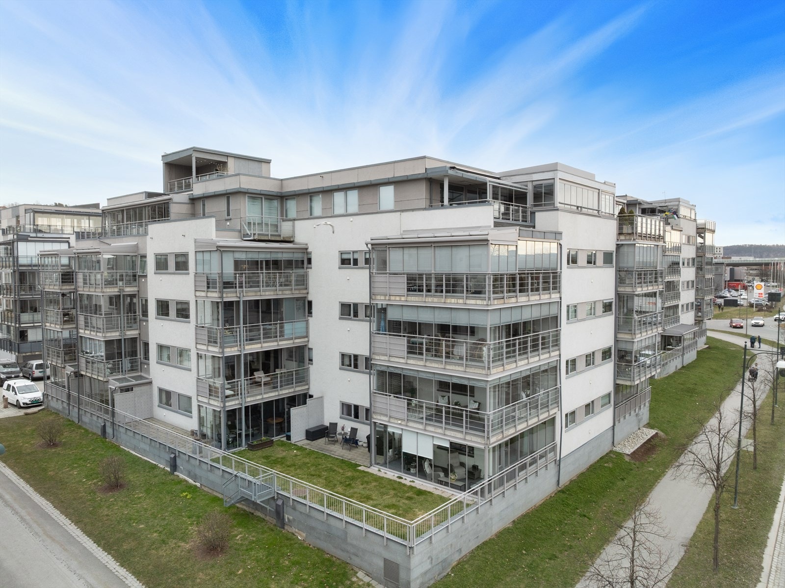 Moderne bygg med sentral beliggenhet. Galleribilde