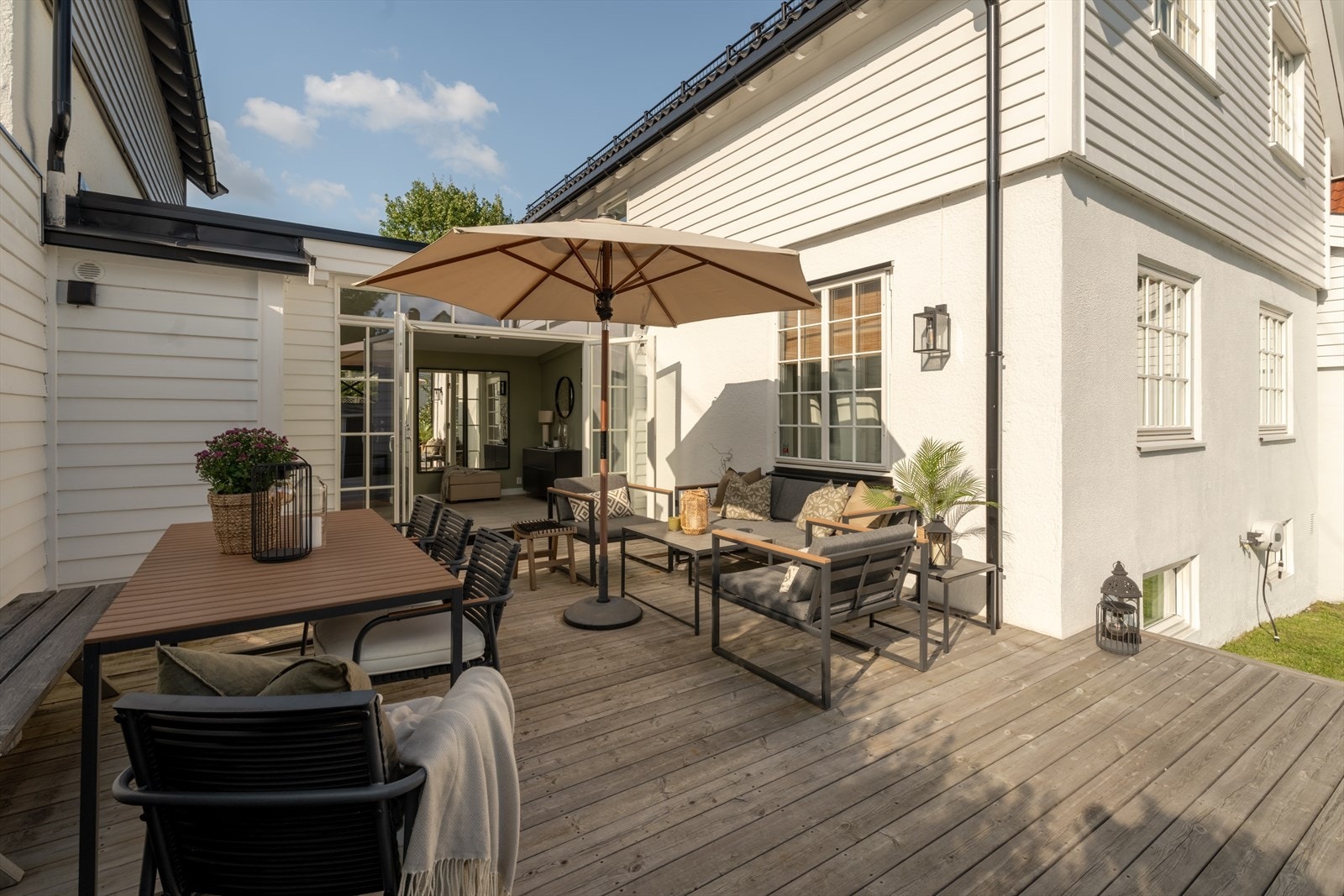 Godt renovert og velholdt bolig med nyere kledning, vinduer, tak og terrasse Galleribilde
