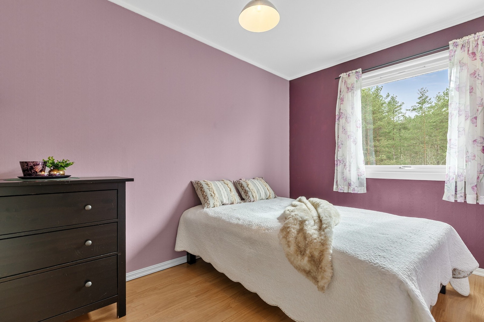 Soverom 2 er også av fin størrelse Galleribilde