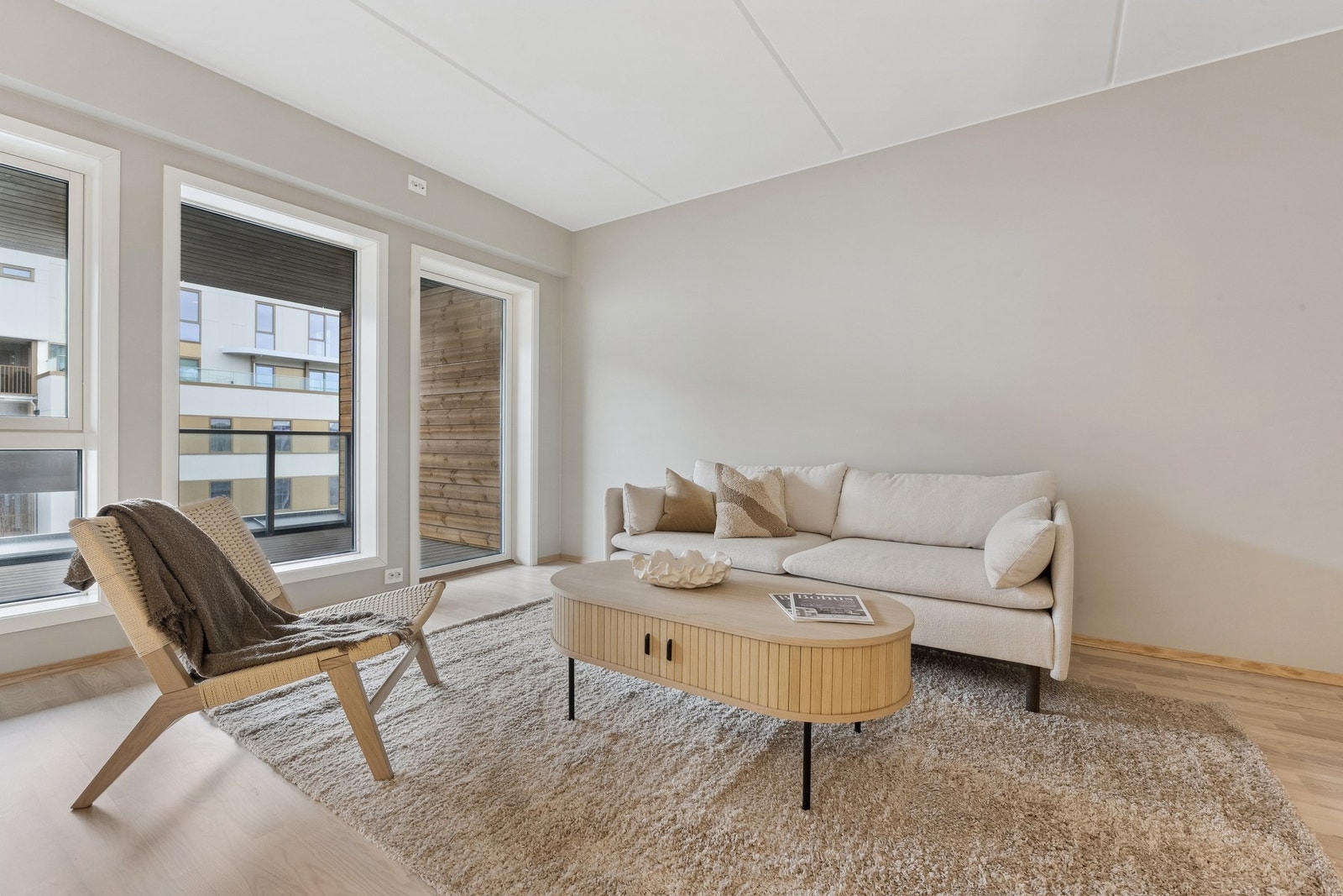 Nyere 3-roms andelsleilighet i 4. etasje midt i sentrum. Heis. Parkeringskjeller og sportsbod. Galleribilde