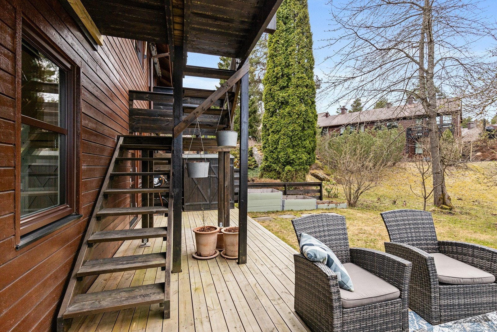 Trappen går opp til balkongen som har adkomst fra stuen. Galleribilde