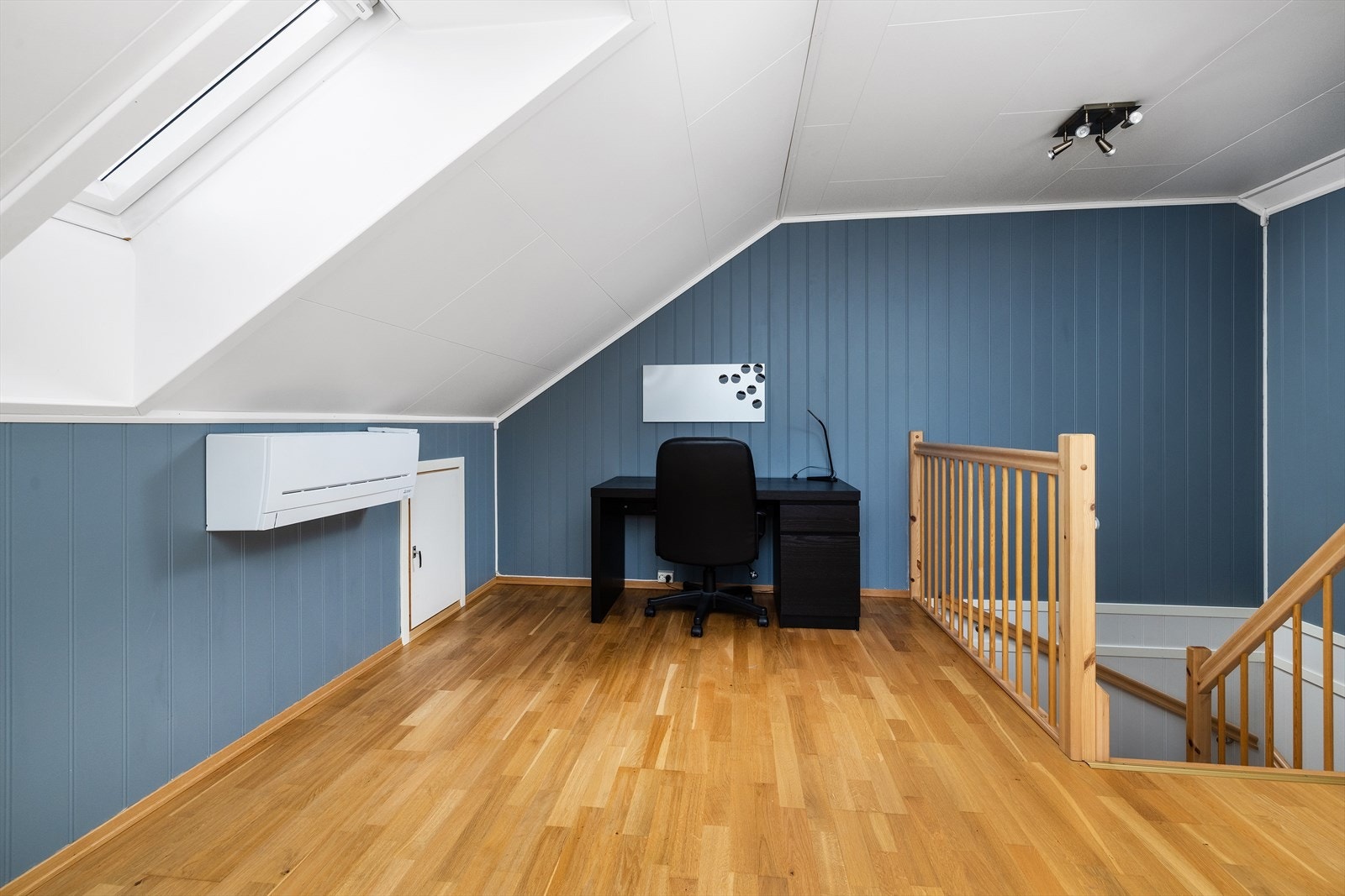 Et ideelt rom for barna/ungdommen i familien eller som en ekstra tv-stue. Galleribilde