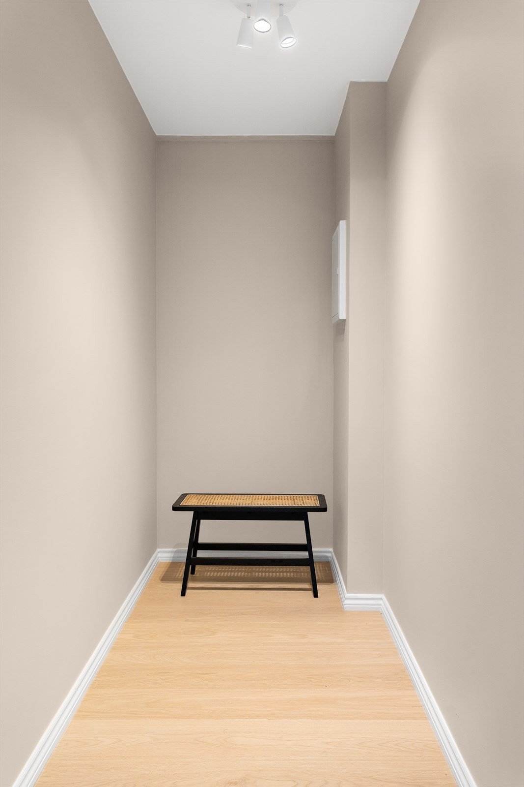 Romslig bod med god plass til oppbevaring Galleribilde