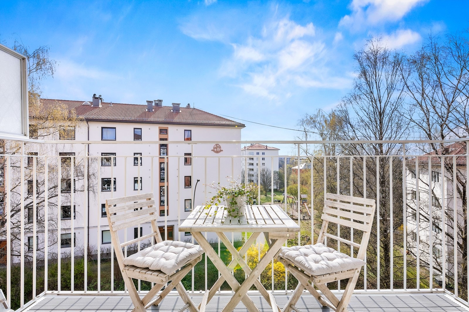 Høytliggende leilighet i 5. etasje i bygg med heis Galleribilde