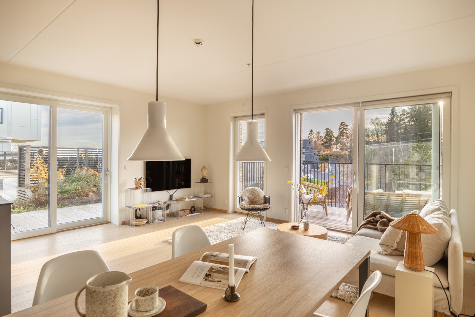 Det gir en enorm frihetsfølelse å kunne åpne alle dørene ut til uteområdene. Galleribilde