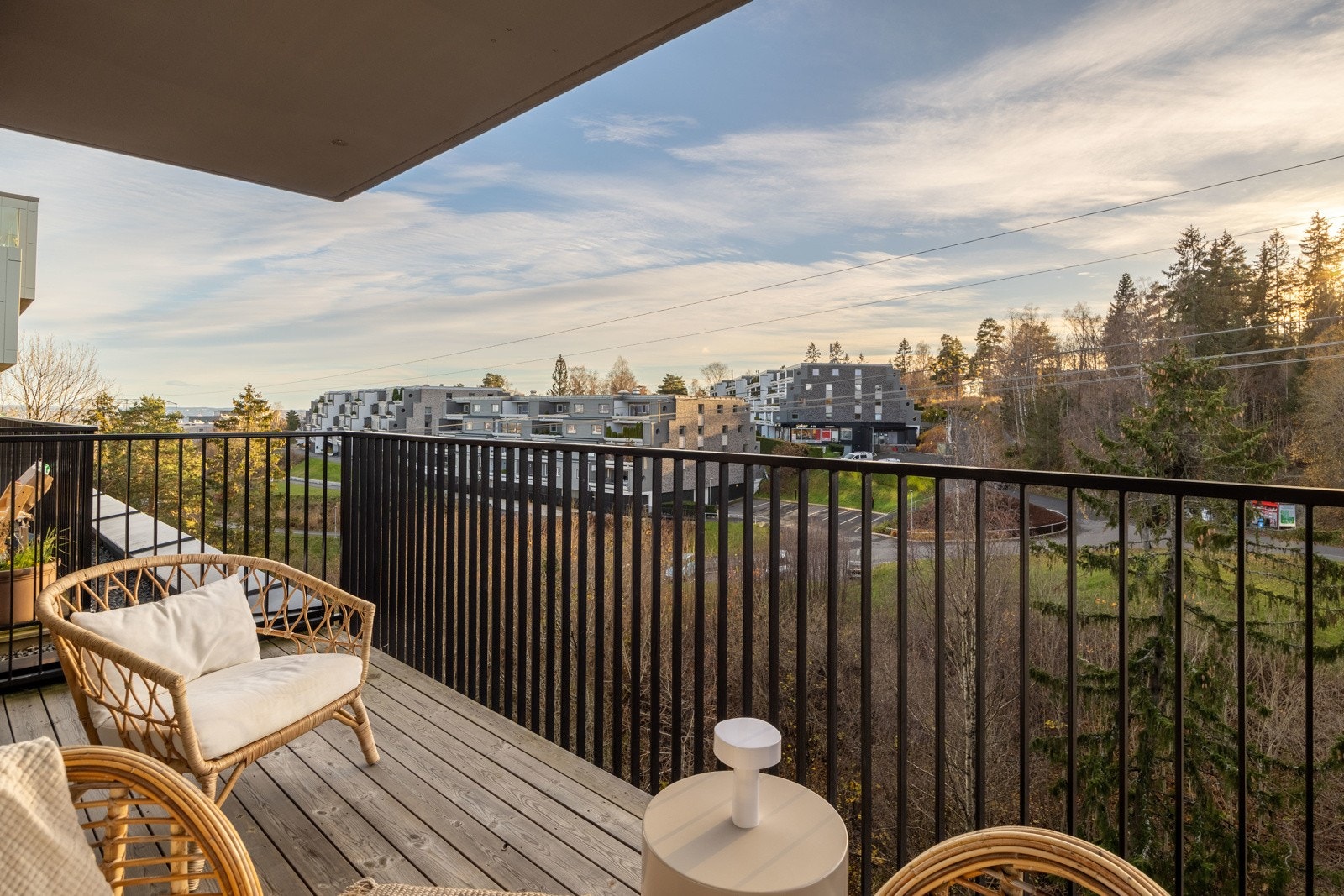 Kveldssol på balkongen frem til omtrent 21:00. Galleribilde