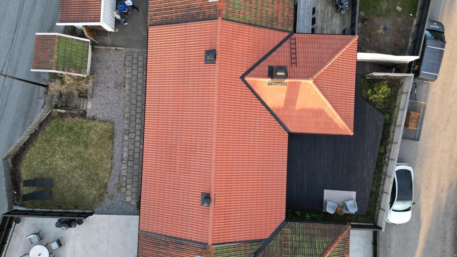 Dronefoto over huset Galleribilde
