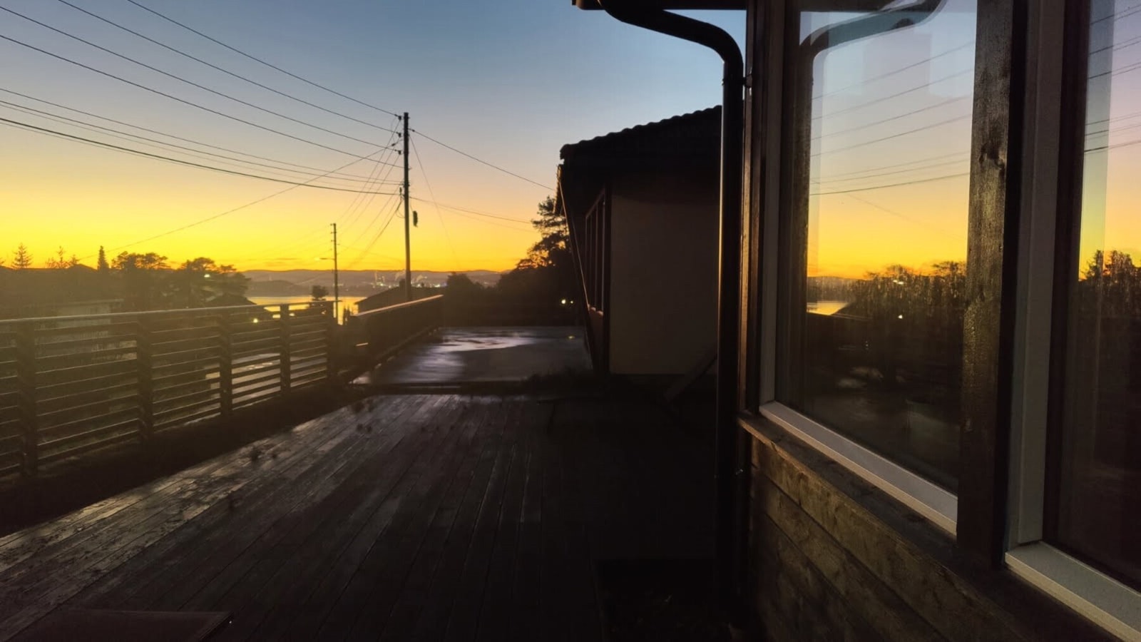 Selgers stemningsbilde fra solnedgang ved terrassen Galleribilde