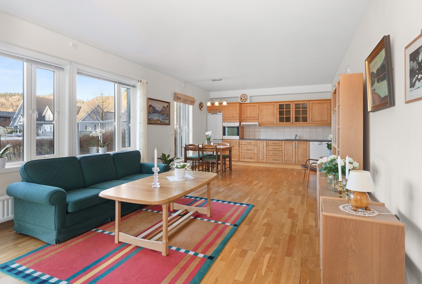 Åpen stue/kjøkken løsning. Galleribilde