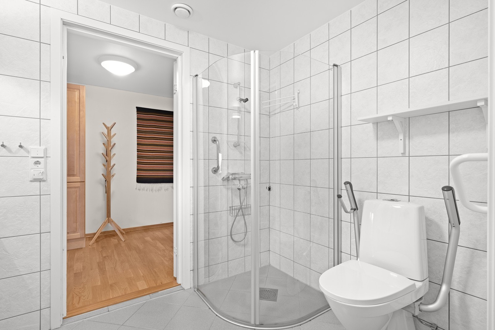 Dusjvegger med bunnlist Galleribilde