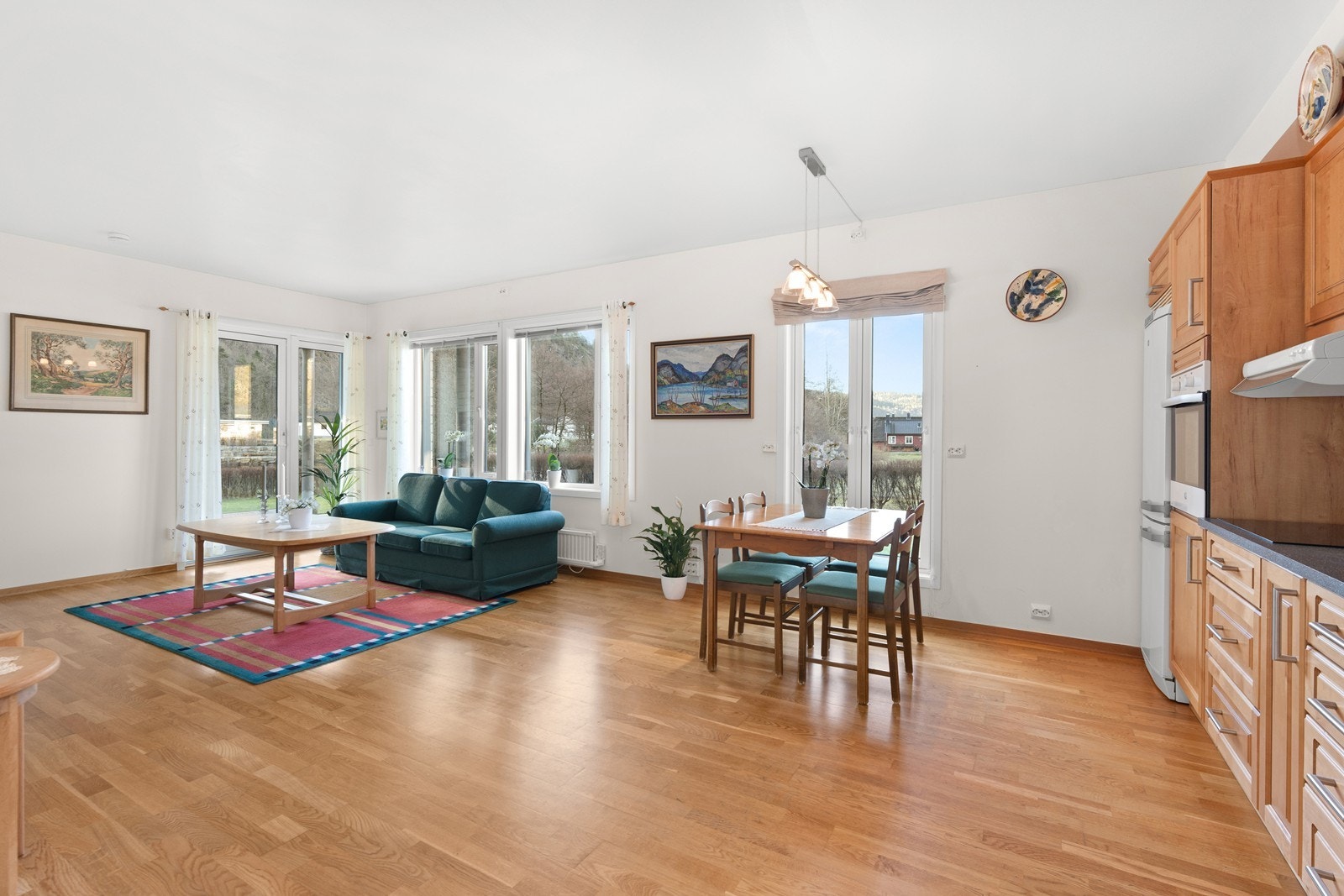 God plass til spisebord ved kjøkkenet. Galleribilde