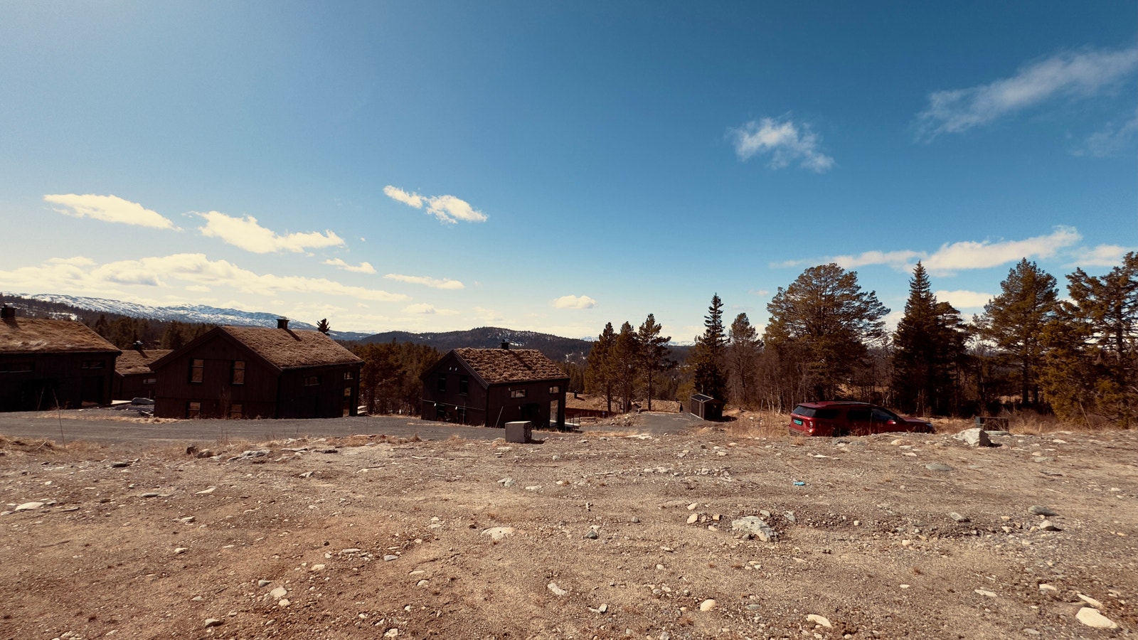 Tomten ligger i Fjellsteggen. Utsikt fra tomten. Tomten er nesten ferdig opparbeidet. Galleribilde
