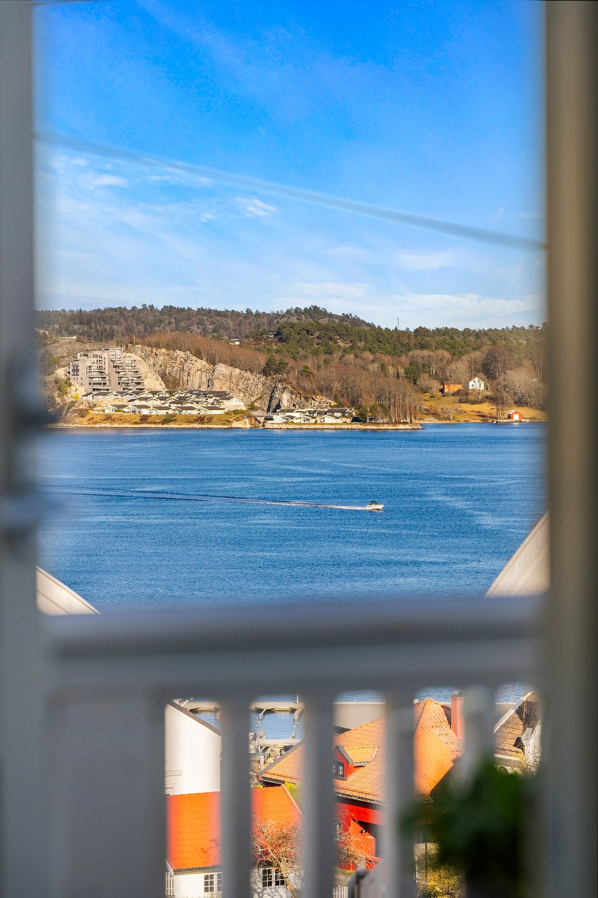 Sjøutsikt fra balkongen. Galleribilde