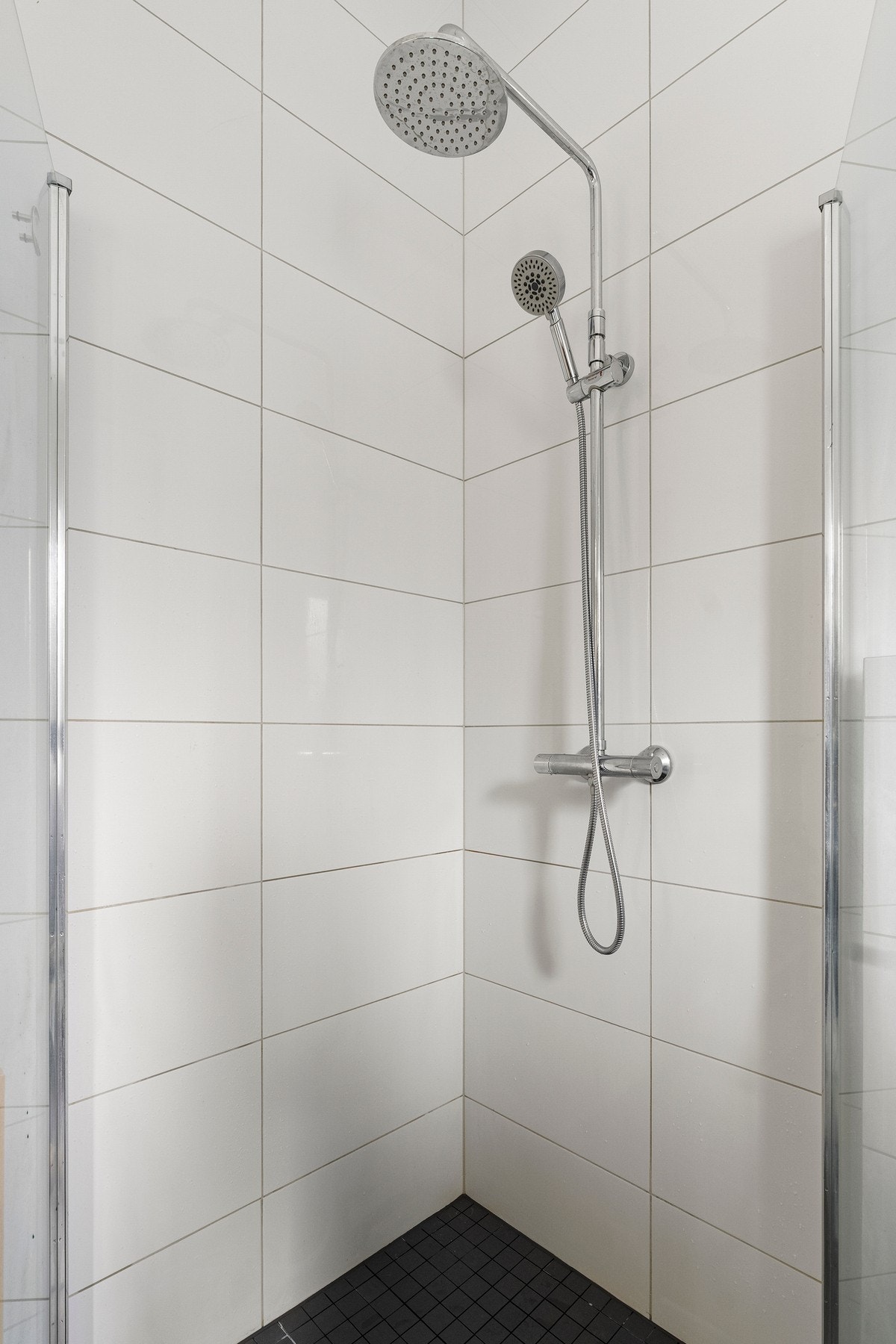 Dusjhjørne med waterfall. Galleribilde