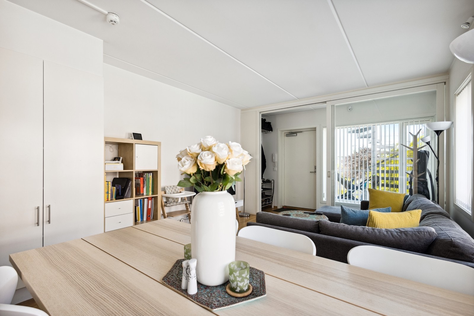 God plass for flere sittegrupper i stuen. Galleribilde