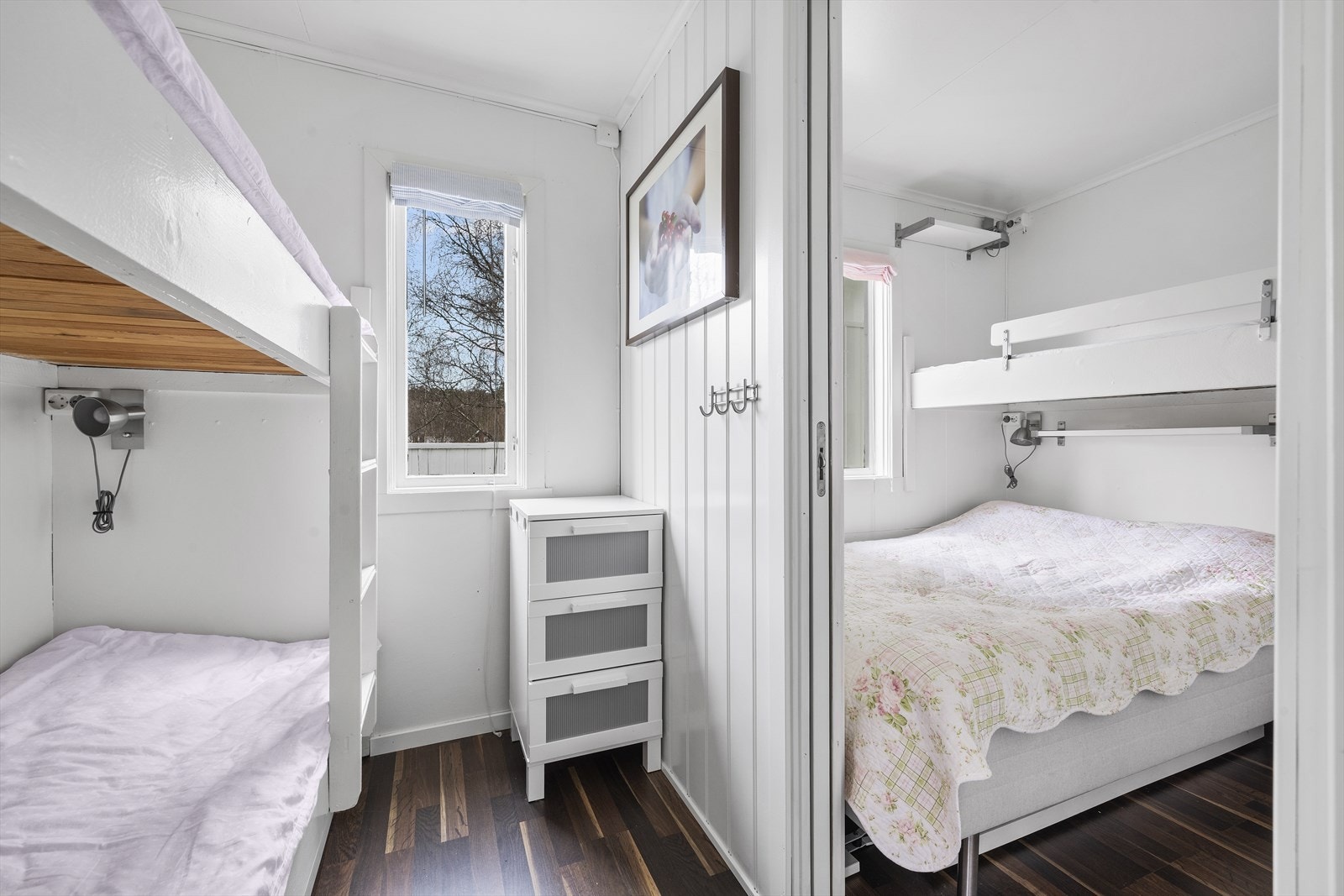 Soverom 2 med inngang til hovedsoverom Galleribilde