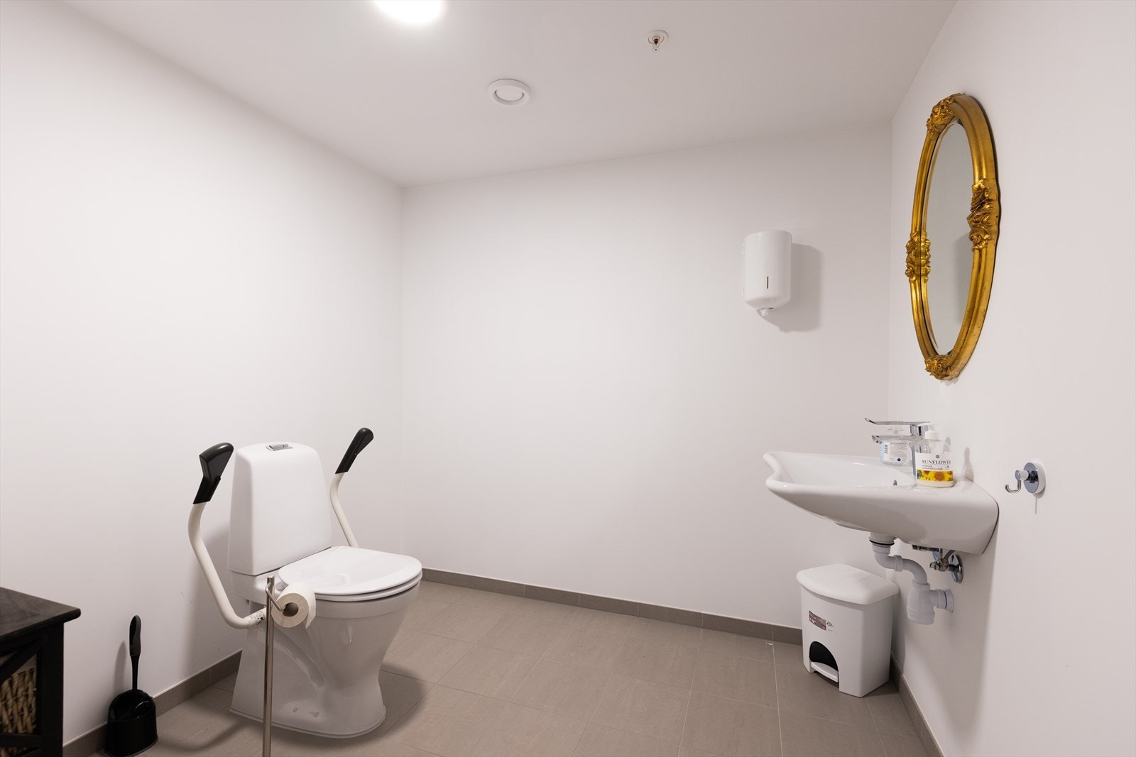 Toalettrom i felleshuset Galleribilde