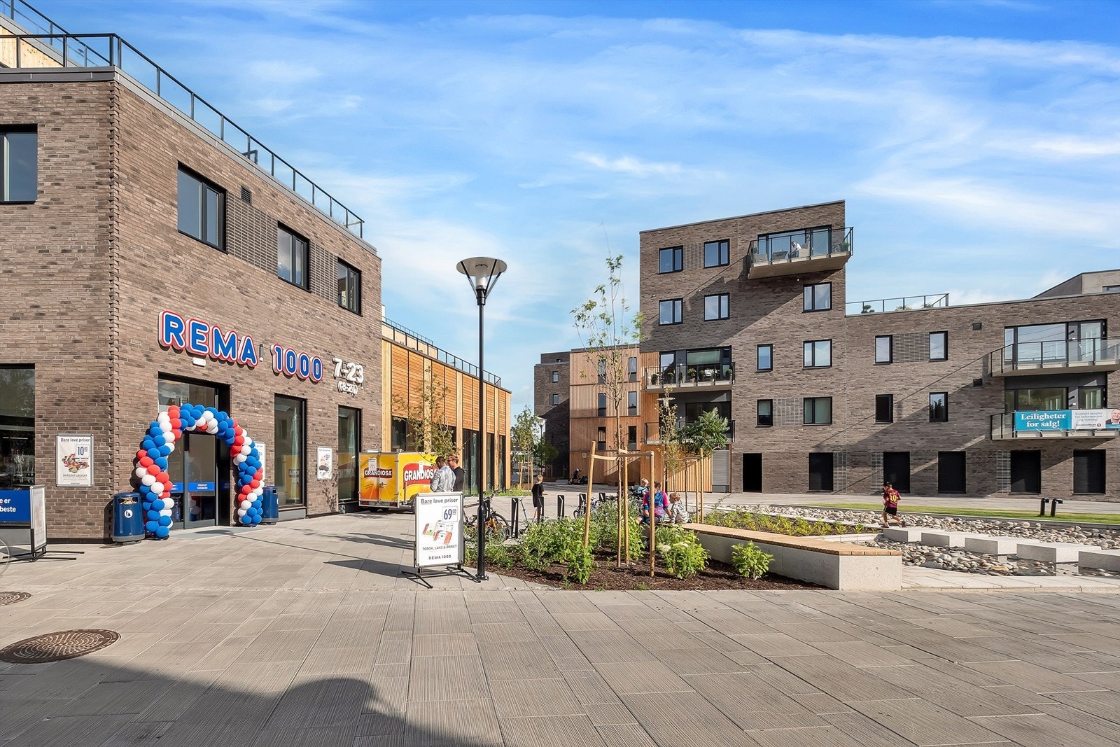 Område - Greverud senter med et godt utvalg av butikker og servicetilbud Galleribilde