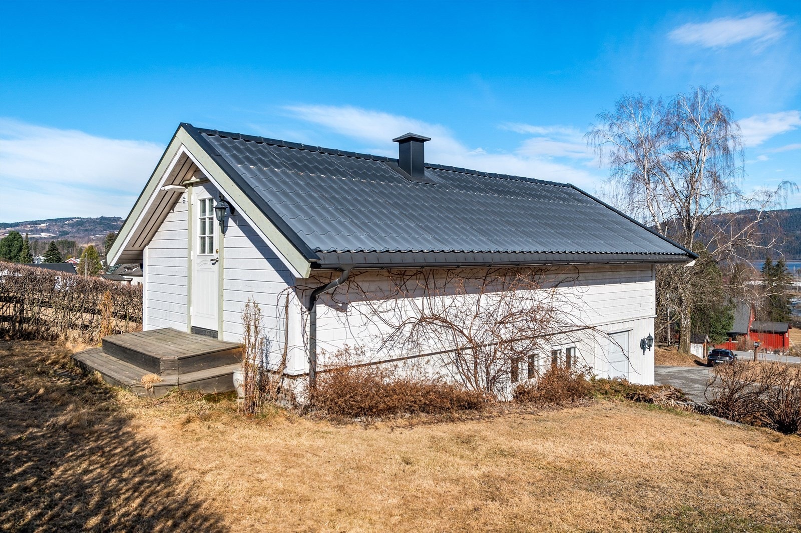 Garasje med anneks. Egen inngang til annekset Galleribilde