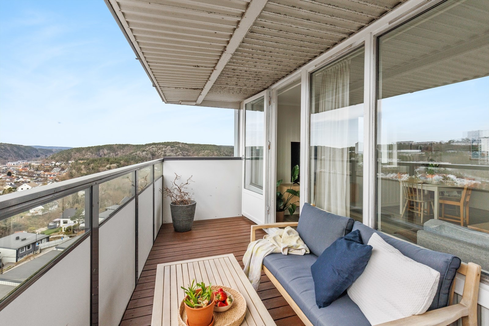 Flott 4-roms endeleilighet i 5. etg med ettermiddag/kveldssol! Galleribilde