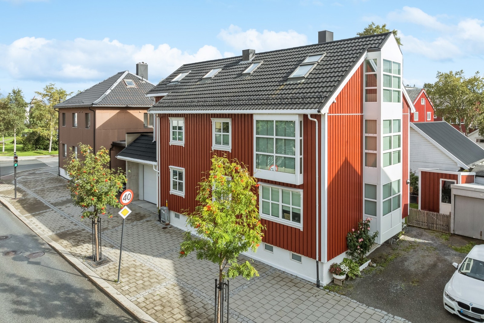 Velkommen til Bankgata 11 - Innholdsrik tomannsbolig over 4 etasjer. Galleribilde