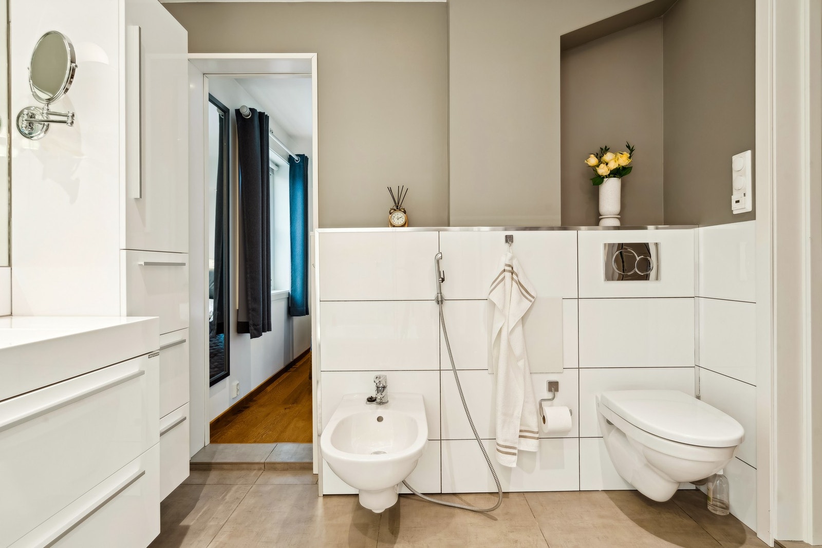 Inngang til det ene soverommet fra badet. Galleribilde