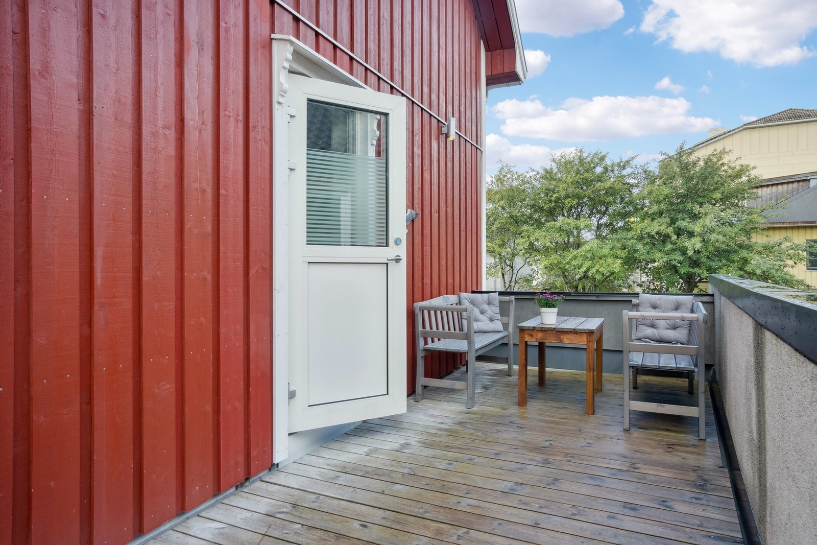 Utgang til terrasse i 2. etasje. Galleribilde