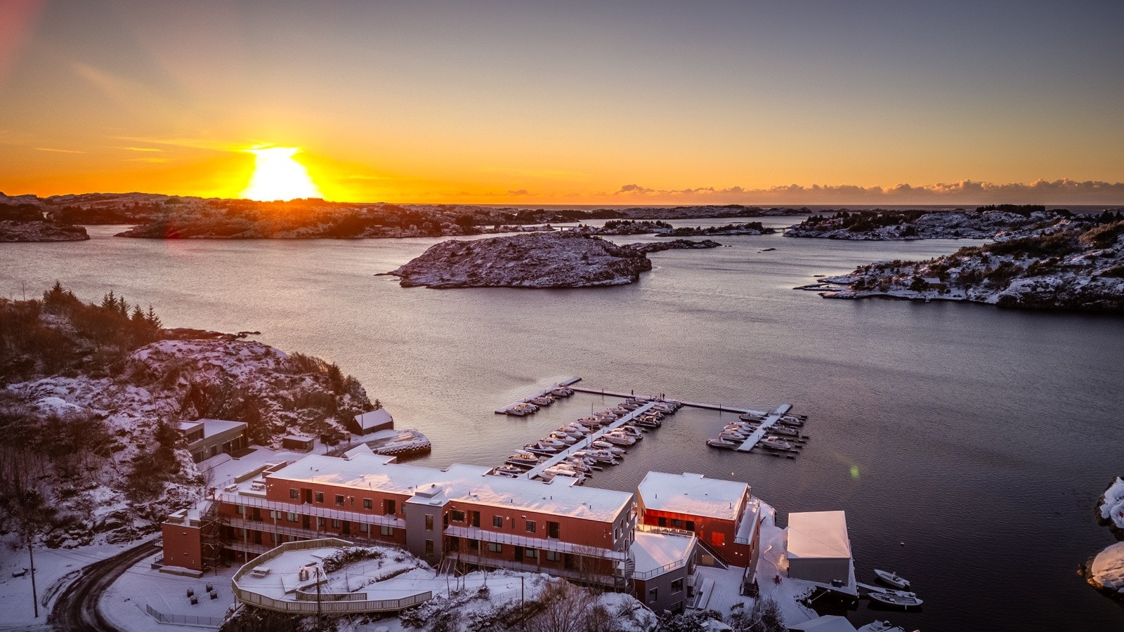 Leiligheten ligger flott til i øverste etasje i prosjektet "Møvik Brygge". Galleribilde