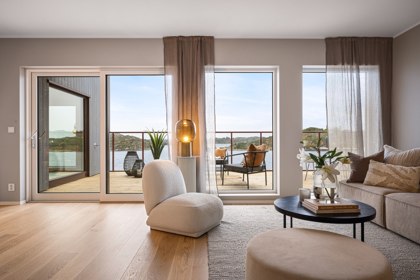 Nydelig sjøutsikt fra stuen. Galleribilde