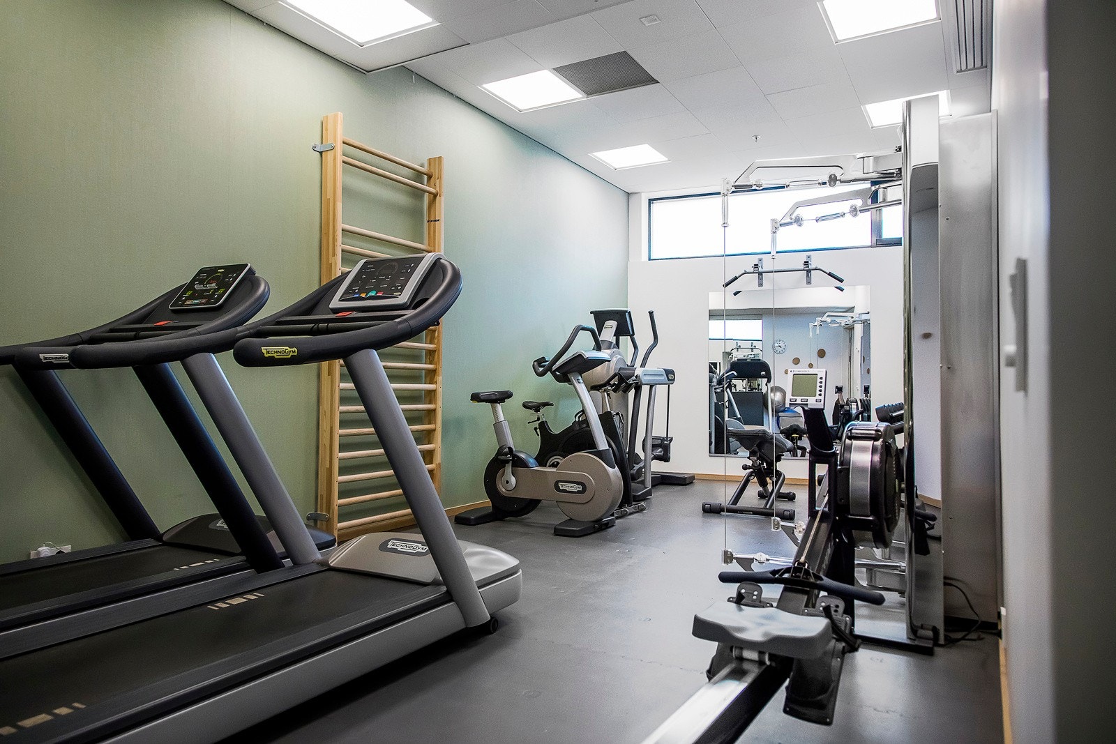 Pluss-senteret - Godt utstyrt treningsrom med moderne apparater fra bl.a. Technogym. Galleribilde