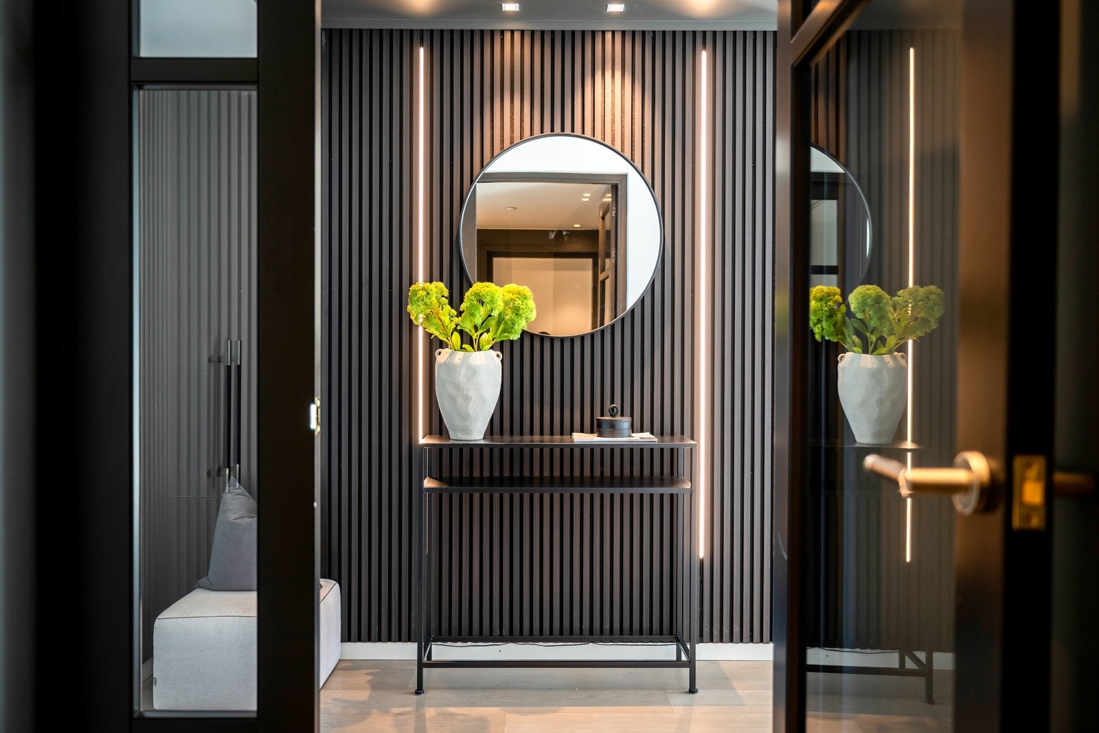 I tillegg har man som eier av denne leiligheten tilgang til Pluss-konseptet i Samieiet Fru Kroghs brygge, sominkluderer bemannet serviceavdeling med møterom, selskapslokale, treningsrom og "gjestehotell". Galleribilde