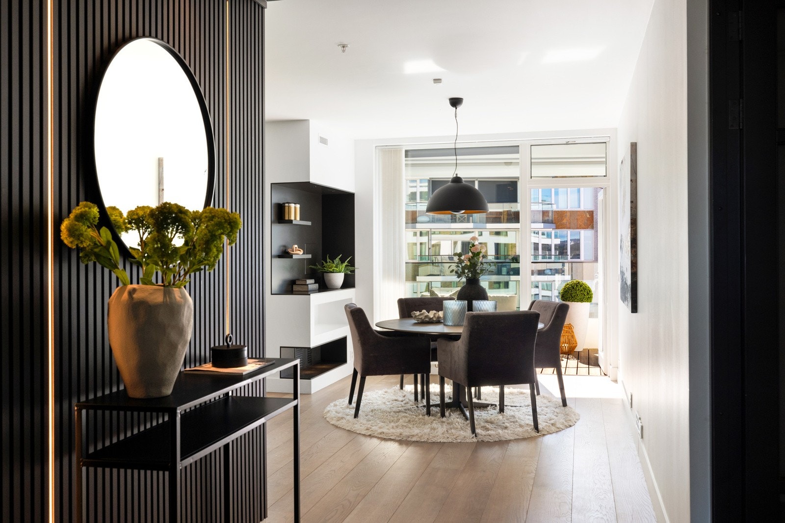 Boligen har i tillegg kvaliteter som garasjeplass, to boder og vannbåren varme. Galleribilde