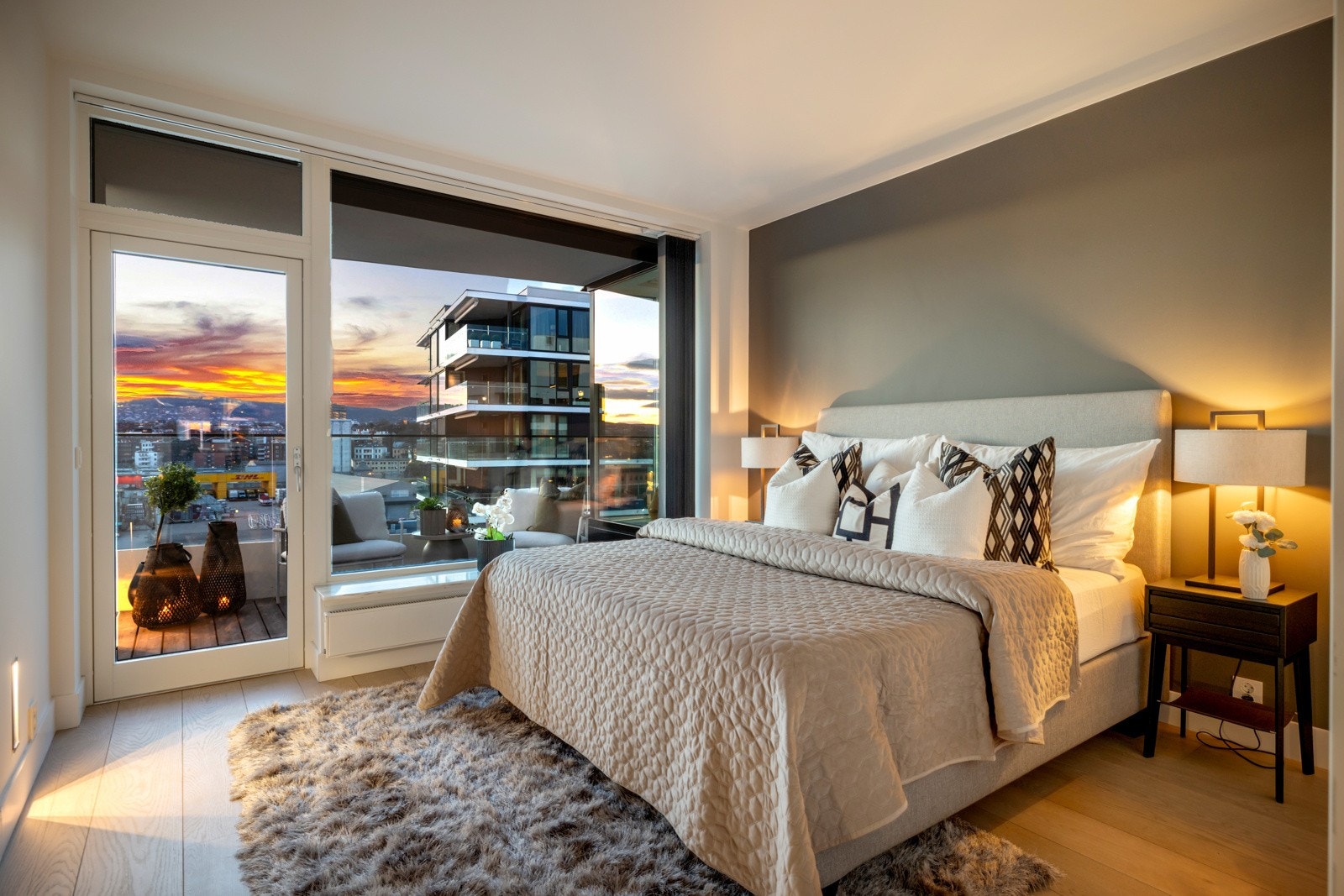 Leiligheten har to lekre soverom, begge beliggende tilbaketrukket i egen del av leiligheten. Galleribilde