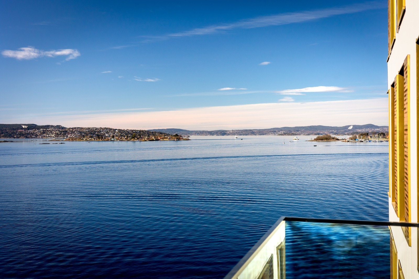Tjuvholmen ligger som en bilfri oase ved fjorden - hovedstadens flotteste tomt, med utallige fasiliteter samlet på ett og samme sted! Galleribilde
